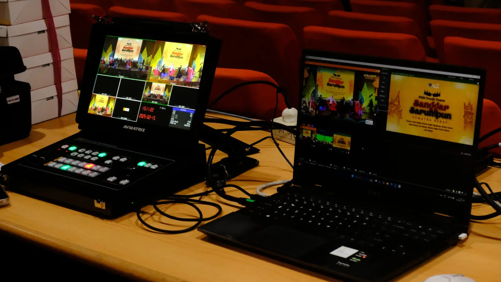 Layar multiview switcher menampilkan enam kotak gambar dari kamera berbeda pada satu acara.